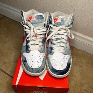 NIKE 2022
Wmns sz 7 Dunk High 'Washed Denim' gently used